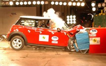 5 étoiles EuroNCAP pour la Mini et la 207 CC