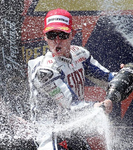 MotoGP: Lorenzo gagne encore, de Puniet marque des points au Grand Prix de Catalogne