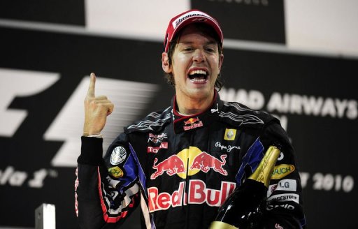 Vettel prolonge chez Red Bull jusqu'à 2014