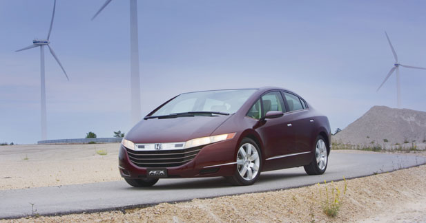 Nous avons pris le volant du Concept Honda FCX !