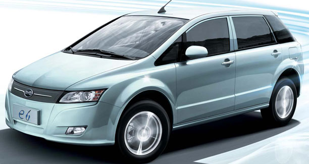 BYD dévoile son premier véhicule électrique enfichable