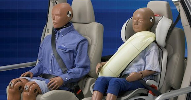 Ford invente la ceinture de sécurité gonflable