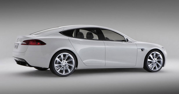 Daimler et Tesla  : le courant passe par le capital