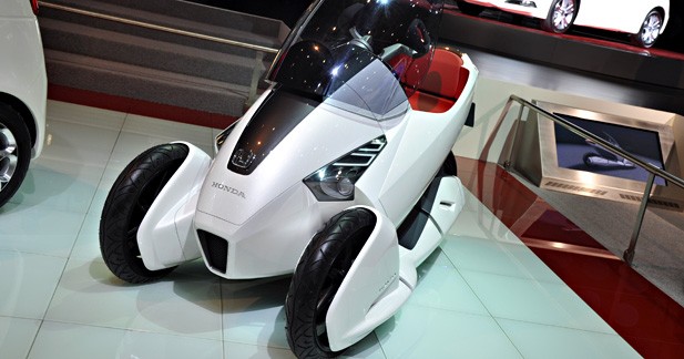 Honda 3R-C : Mi-moto, mi-voiture