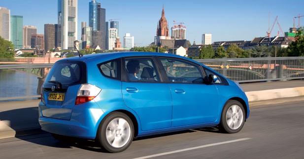 Marché automobile français : la folie des bonus en mars