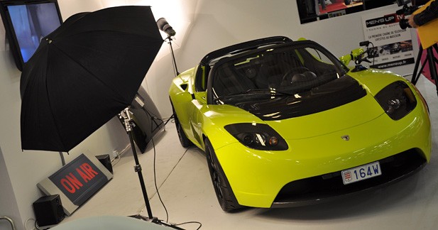 Tesla Roadster : il électrise le salon 