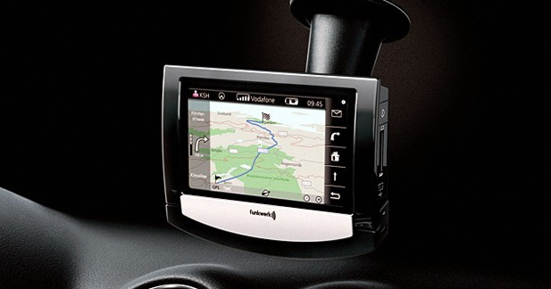 Raytel Ego Drive : le GPS qui lit vos messages