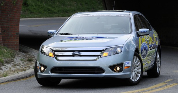 Ford Fusion Hybride : 2 325 kilomètres avec un plein