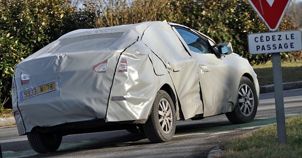 Renault Mégane tricorps : débusquée avant Genève