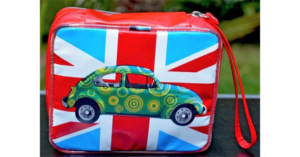 Une trousse de secours Seventies chez Safety Bag Collection