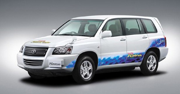 Premier contrat de location pour le Toyota FCHV-adv