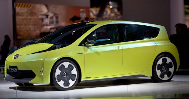 Toyota FT-CH : la petite Prius se précise