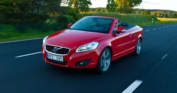 La Volvo C70 côté Ouest et côté Sud