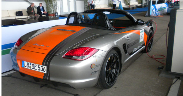 La Porsche Boxster E enlève le haut à Berlin 