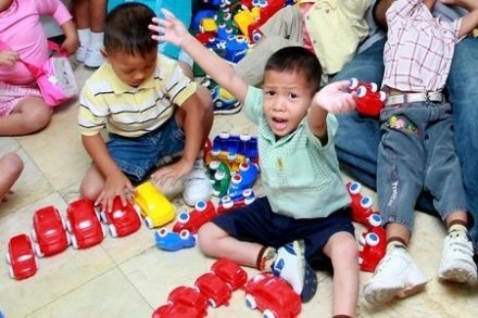 Volvo offre 10 000 petites voitures aux enfants thaïlandais