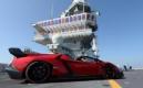 Lancement sur le pont du porte-avions Cavour pour la Veneno Roadster de Lamborghini