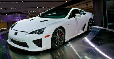 Lexus LF-A : Lexus fait parler la poudre