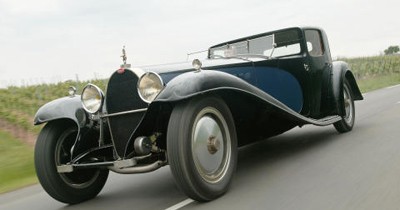 Une traversée de Paris pour la Bugatti Royale 