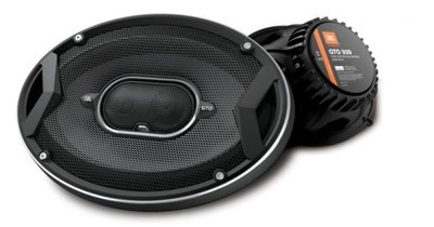 Des gros coaxiaux spécial plage arrière chez JBL