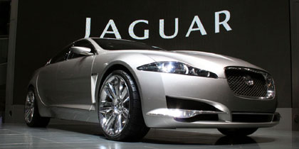 Jaguar C-XF : le félin change radicalement de cap