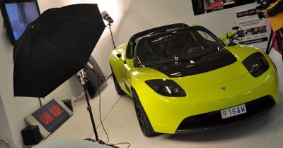 Tesla Roadster : il électrise le salon 