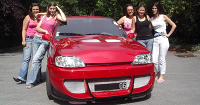Les filles mordues de tuning