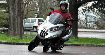 Piaggio MP3 250 : un penchant pour la ville