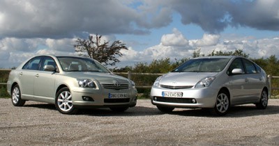 Match Toyota Prius / Avensis : écolo contre aristo