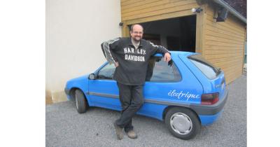 Il aime à la fois l'électrique et les belles américaines : portrait d'un écolo atypique