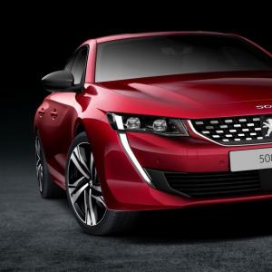 Peugeot 508 : la féline a de nouveau les crocs !