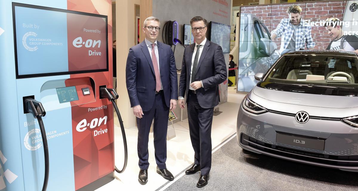 Volkswagen et E.ON dévoilent une borne de recharge ultra-rapide à brancher n'importe où