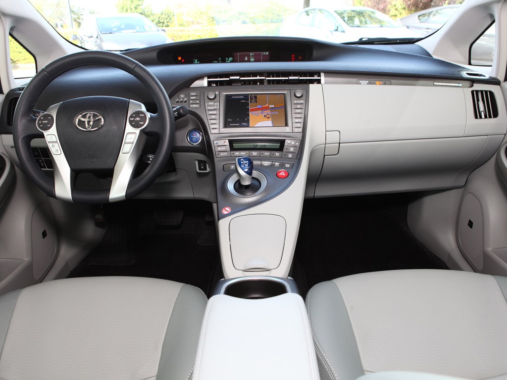 essai-toyota-prius-rechargeable-136ch-lounge.jpg