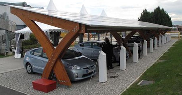 L'Ines et Toyota inaugurent une station solaire pour véhicules hybrides rechargeables