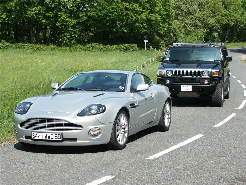  - Aston Martin Vanquish vs Hummer H2