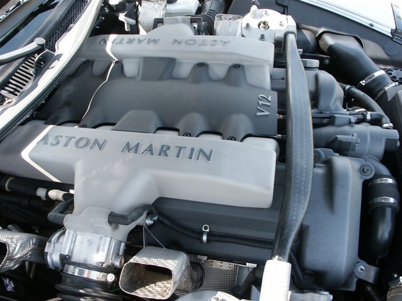  - Aston Martin Vanquish vs Hummer H2