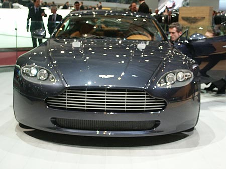  - Aston Martin Vantage V8