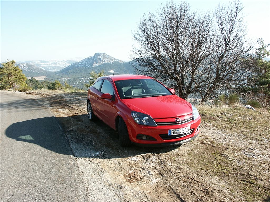  - Opel Astra GTC 2.0T