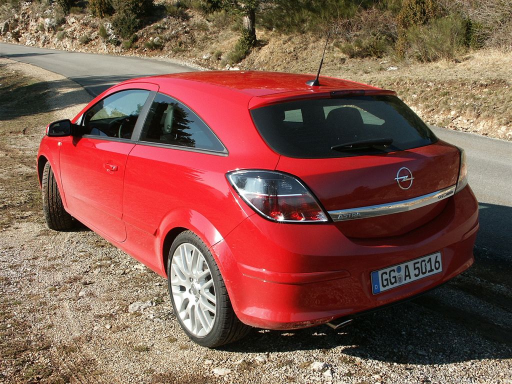  - Opel Astra GTC 2.0T
