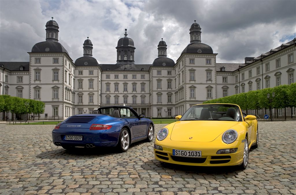  - Porsche 911 Carrera 4&4S Cabriolet