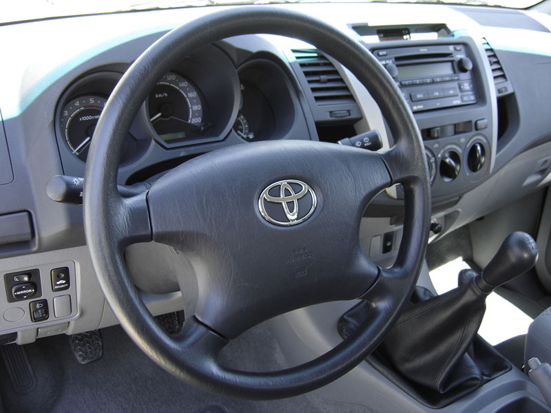  - Toyota Hi-Lux 2006