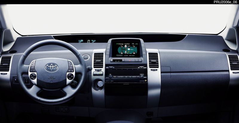  - Comparatif Toyota Prius Avensis