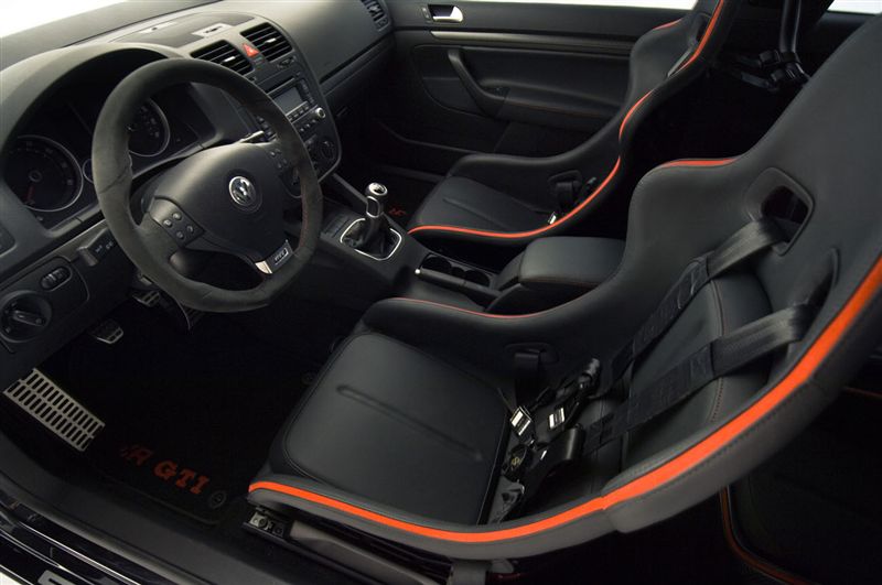  - VW Golf R GTI