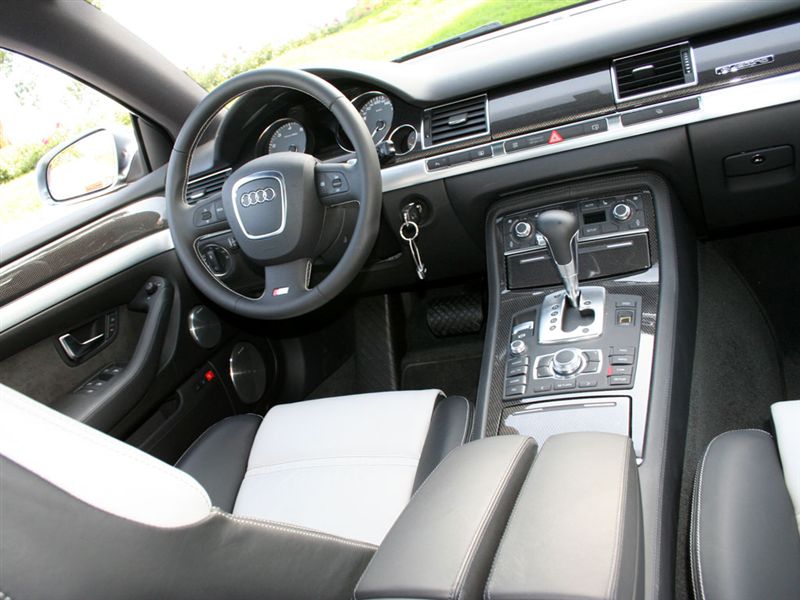  - Audi S8 (2006)