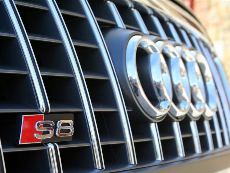  - Audi S8 (2006)