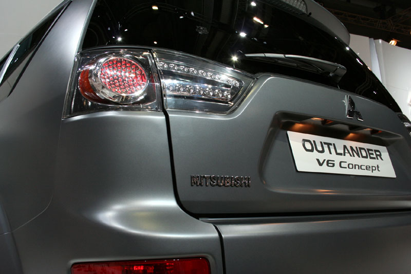  - Mitsubishi Outlander