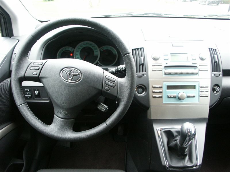  - Toyota Corolla Verso 2004