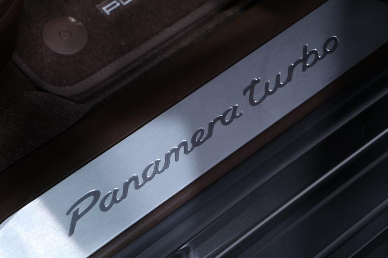  - Porsche Panamera Sport Turismo