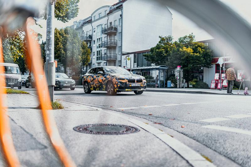 Le BMW X2 de sortie avec un camouflage tendance