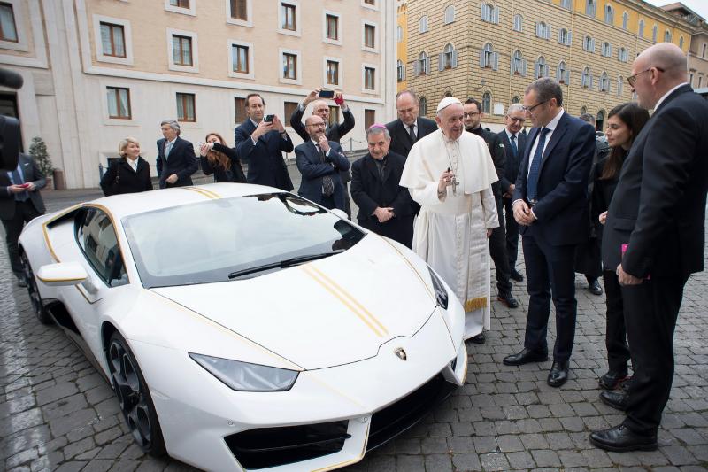 - Une Lamborghini Huracan unique pour le pape