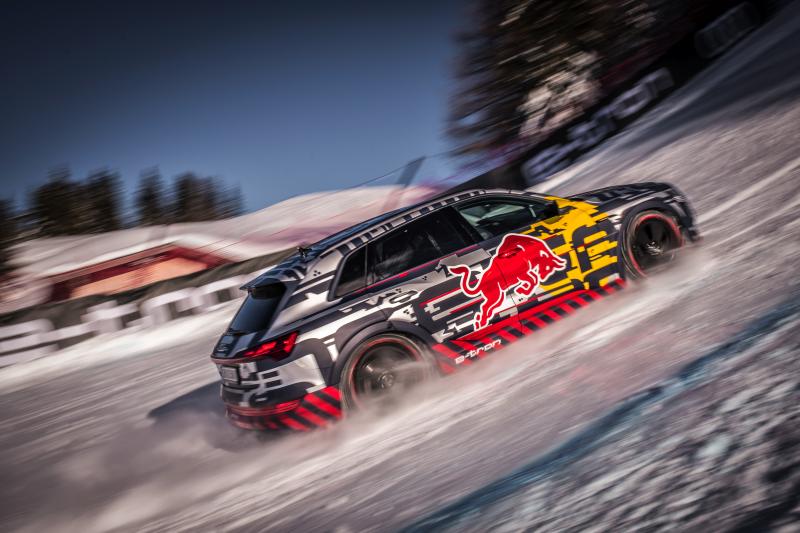  - Découvrez les photos de l'exploit de l'Audi e-tron sur une piste de ski alpin en Autriche.